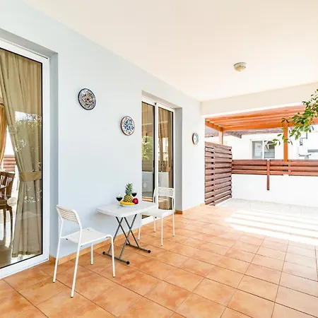 Rosedale By Ezoria * Ajía Nápa