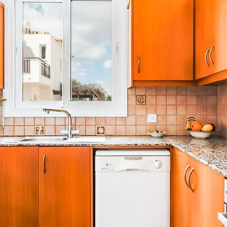 Rosedale By Ezoria איה נאפה