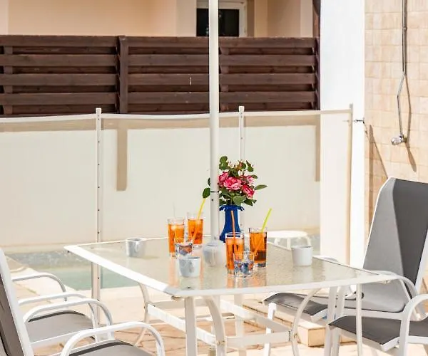 Rosedale By Ezoria Villa